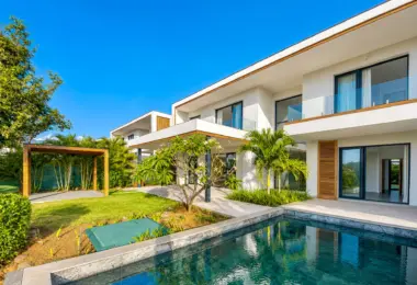 Willa na sprzedaż w Tamarin z prywatnym basenem, tarasem i tropikalnym ogrodem