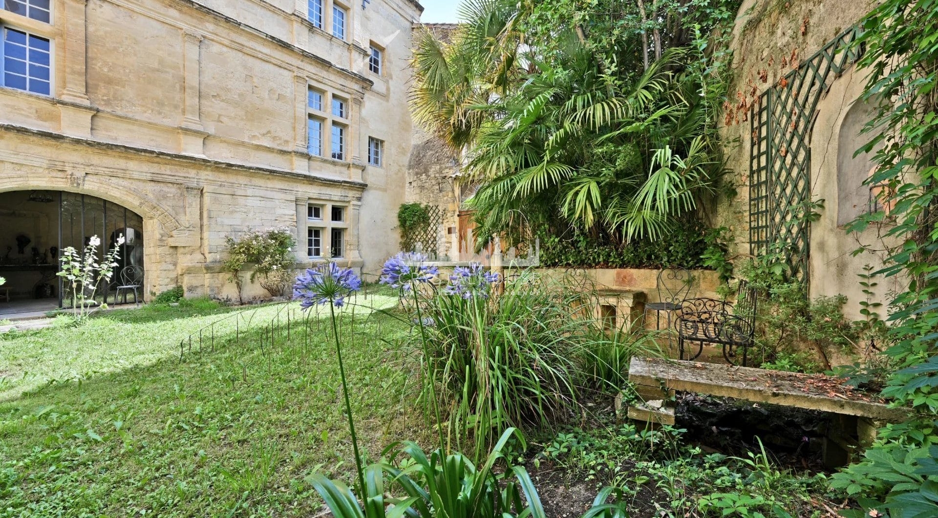 Francja, Uzès