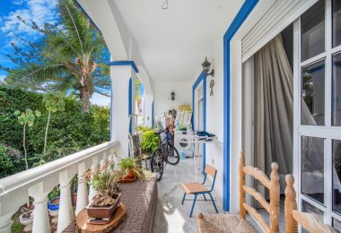 Niesamowita okazja inwestycyjna; czterosypialniany dom bliźniak z południowym tarasem w społeczności przy plaży Costalita
