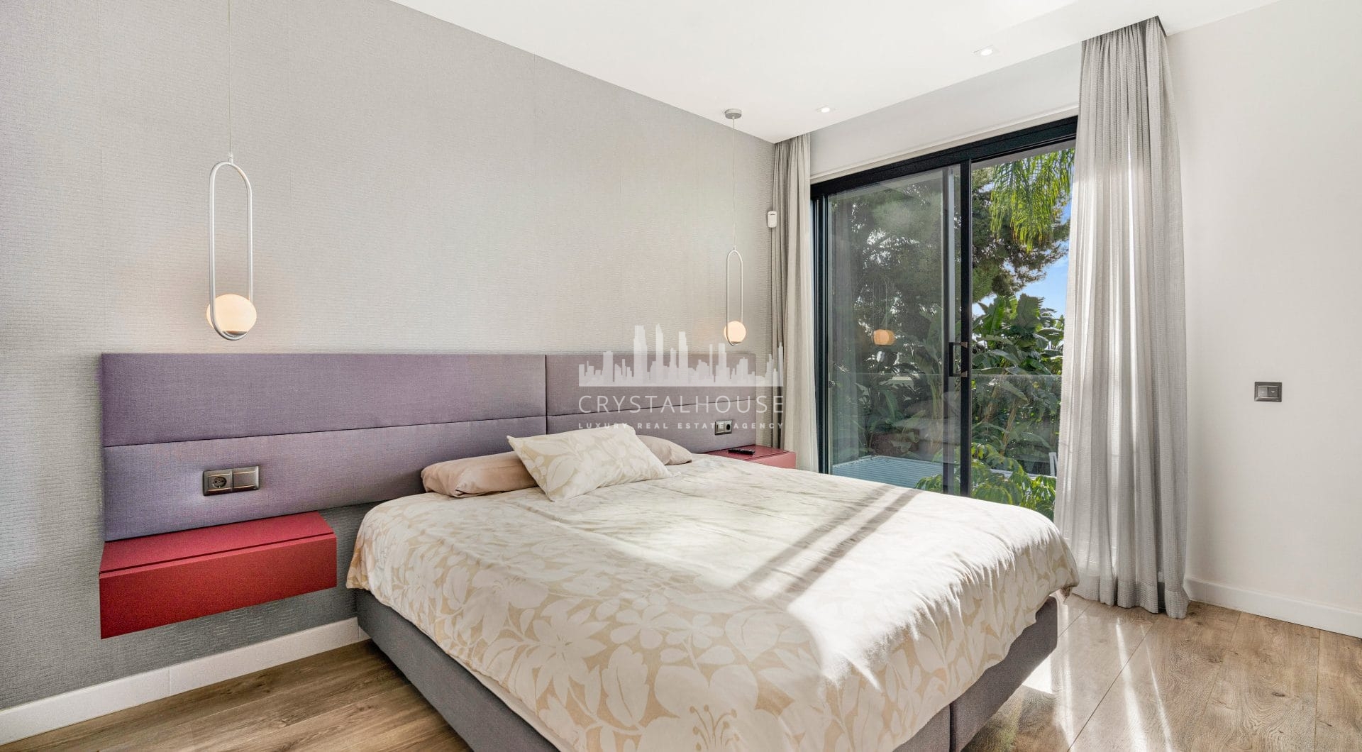 Niewiarygodne pięć sypialni na południe od willi w spokojnym terenie Rocio Nagueles, Marbella