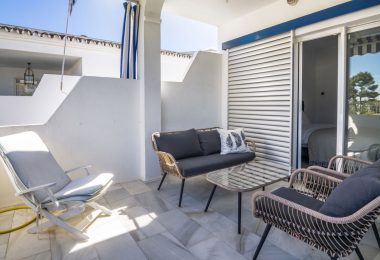 Beautiful two bedroom duplex penthouse, zlokalizowane w ufortyfikowanej miejscowości Los Dragos, Nueva Andalucia