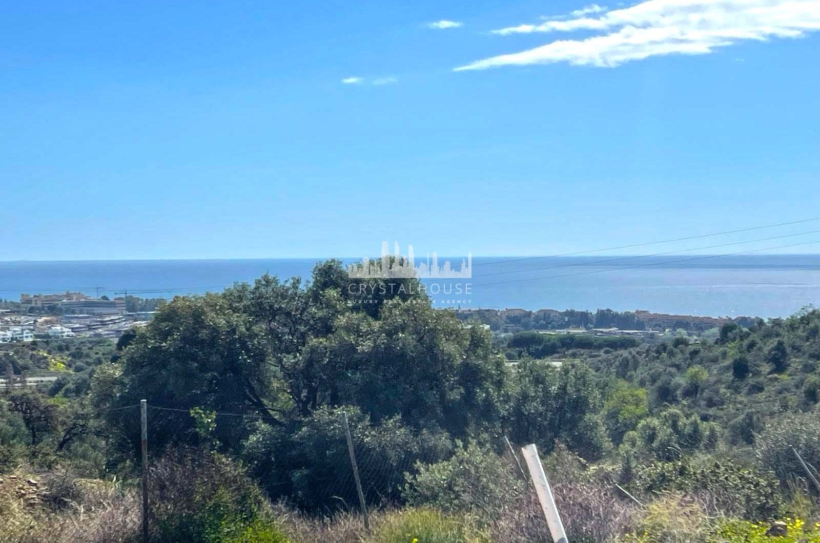 Plot and project for sale in Altos de Los Monteros with a panoramic sea view