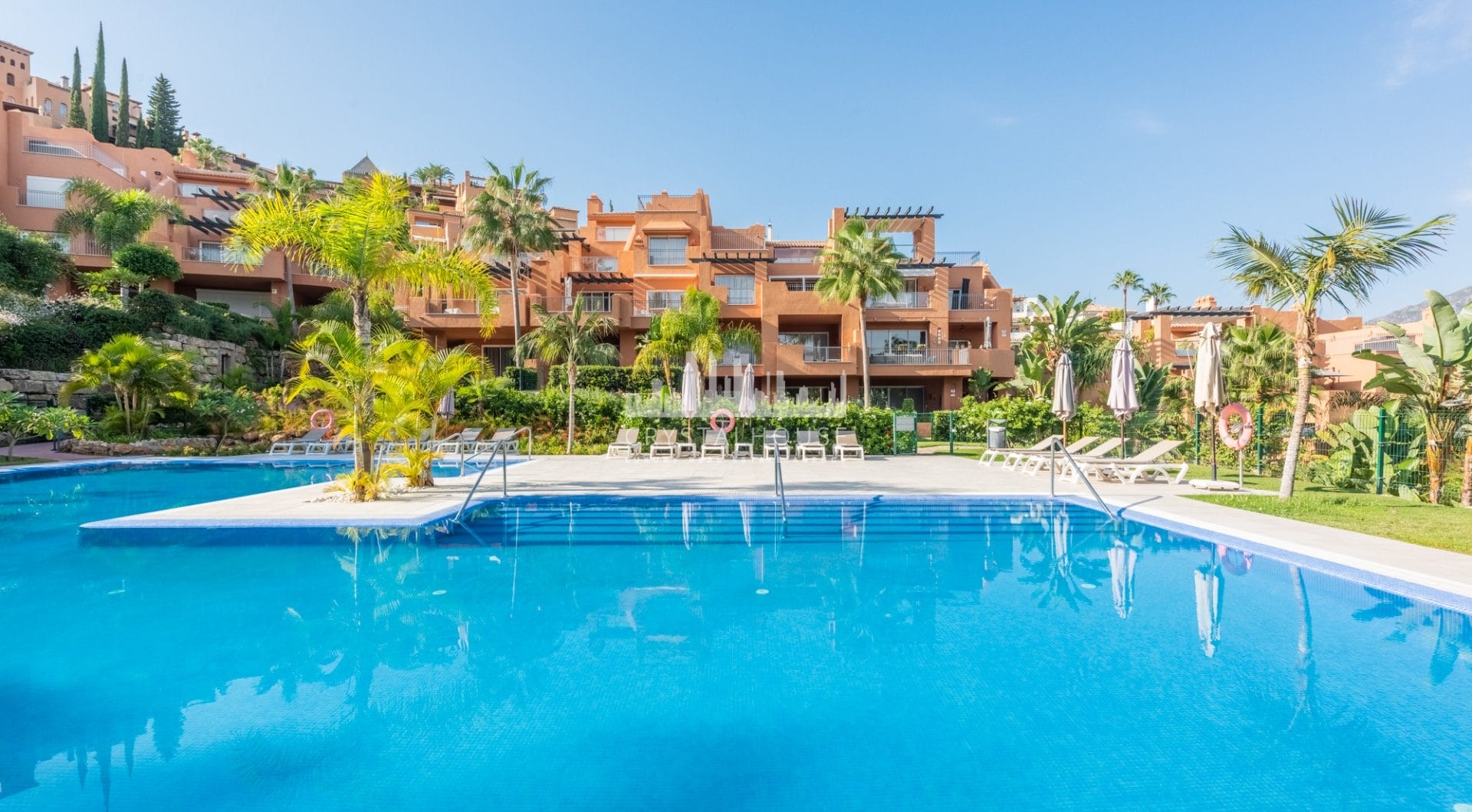Fantastic penthouse in the luxurious Alminar de Marbella in Nueva Andalucia! (ang.)!