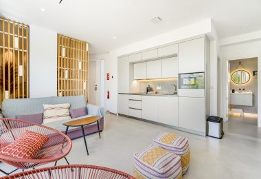 Niewiarygodne możliwości inwestycji – siedem niezależnych mieszkań na piętrze na plaży Calahonda w Mijas Costa