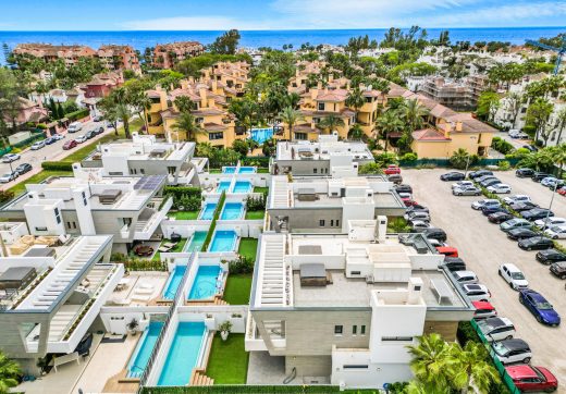 Spectacular four-bedroom semi-detached villa w Puerto Banus, zaledwie 300 m na plażę i wszystkie domy