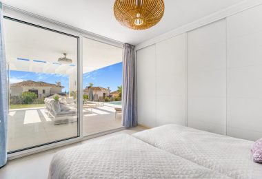 Spectacular four bedroom, na południe, naprzeciw willi znajdującej się w Buena Vista, Mijas z zaskakującymi widokami morza