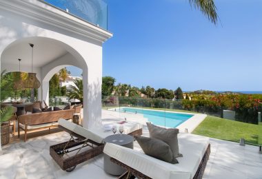 Beautiful Scandi-Mediterranean Style villa z wielkimi widokami położonymi blisko El Paraiso i Atalaya Golf. Bardzo stylizowany!