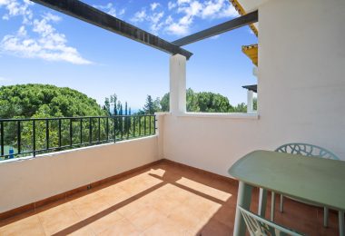 Superb three bedroom, na południowy wschód od duplex penthouse, w bramie miejskiej Los Pinos de Nagueles na Golden Miley Marbella