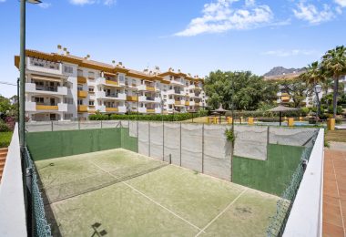 Superb three bedroom, na południowy wschód od duplex penthouse, w bramie miejskiej Los Pinos de Nagueles na Golden Miley Marbella