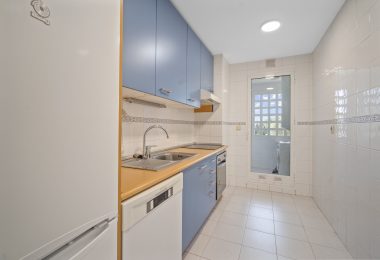 Superb three bedroom, na południowy wschód od duplex penthouse, w bramie miejskiej Los Pinos de Nagueles na Golden Miley Marbella