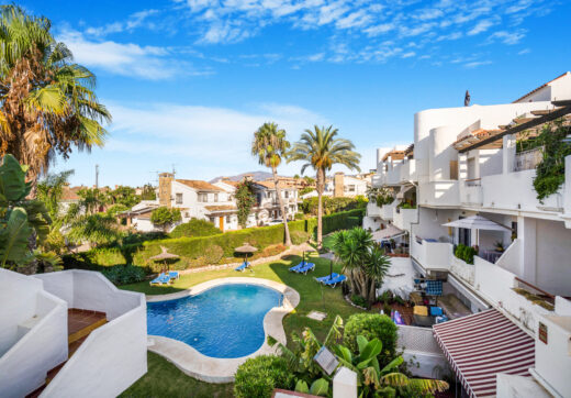 Lovely, dwie sypialnie na południe od penthouse w ufortyfikowanej miejscowości Bel Air Gardens, Estepona na wschodzie