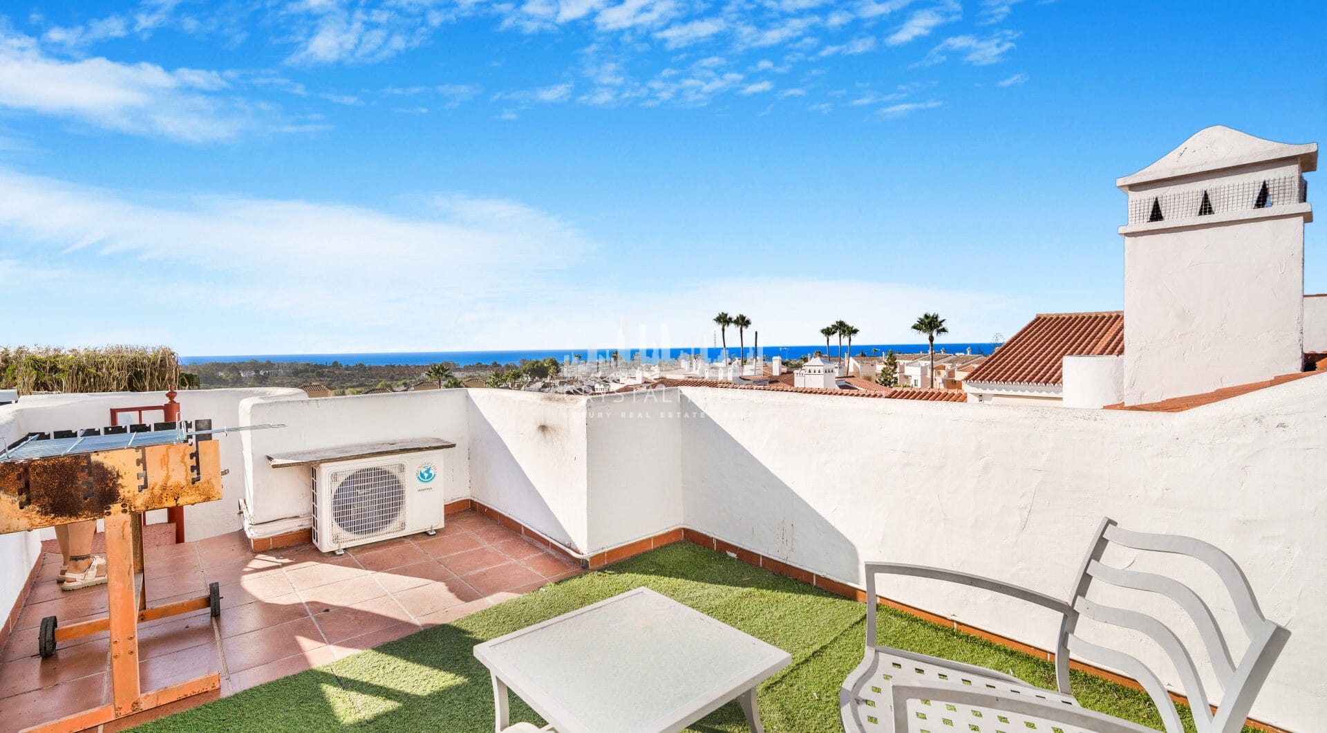 Lovely, dwie sypialnie na południe od penthouse w ufortyfikowanej miejscowości Bel Air Gardens, Estepona na wschodzie