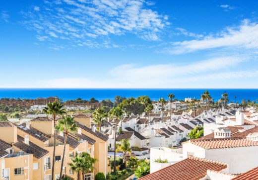 Lovely, dwie sypialnie na południe od penthouse w ufortyfikowanej miejscowości Bel Air Gardens, Estepona na wschodzie