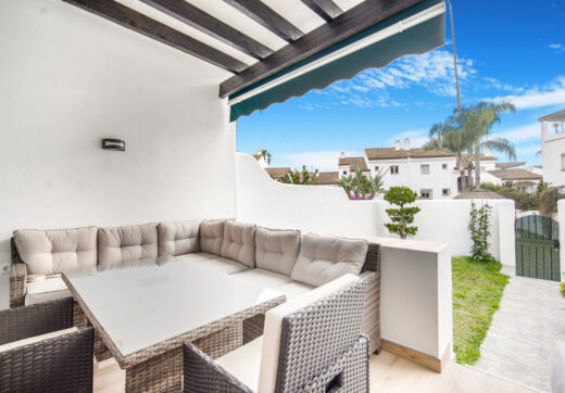 Impeccably zreformował dwie sypialniowe mieszczące się w mieszkaniu El Paraiso, Estepona