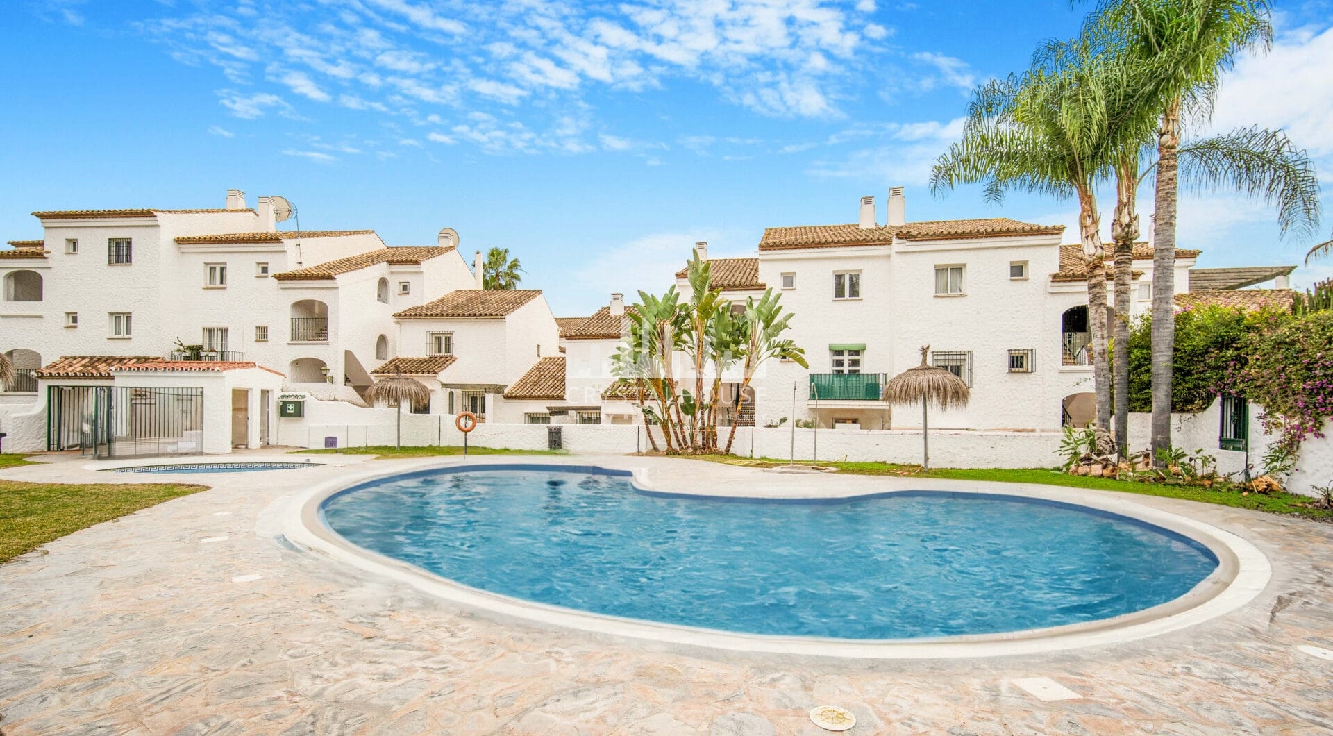 Impeccably zreformował dwie sypialniowe mieszczące się w mieszkaniu El Paraiso, Estepona