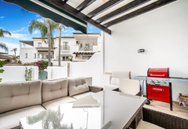 Impeccably zreformował dwie sypialniowe mieszczące się w mieszkaniu El Paraiso, Estepona