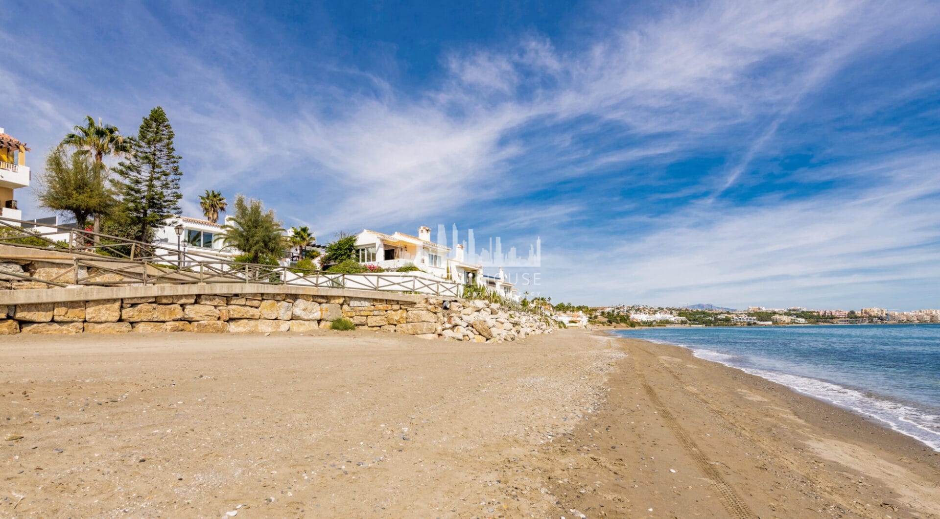 AMAZING FRONT-LINE VILLA AT ARENA BEACH