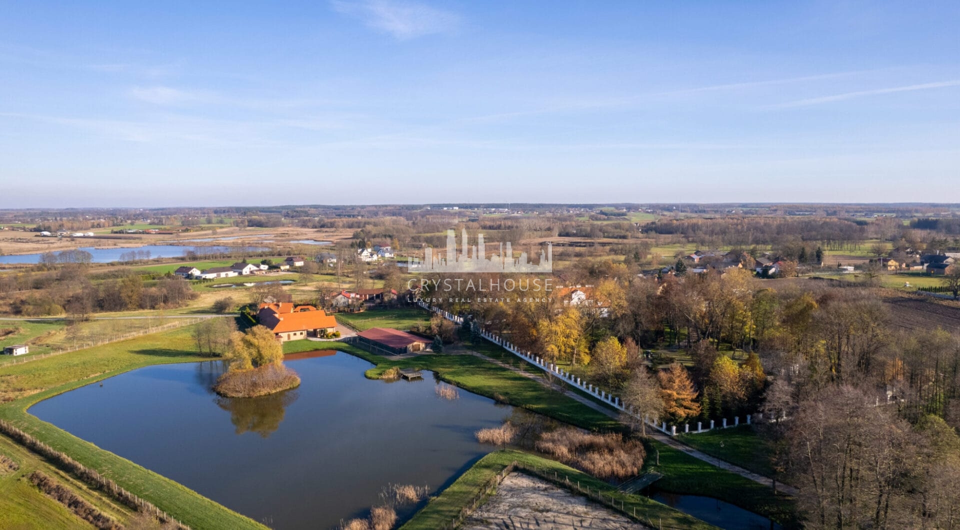 Zabytkowy zespół dworsko-parkowy wraz ze stadniną