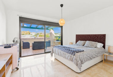 Trzypokojowy apartament w Loma Real, Estepona