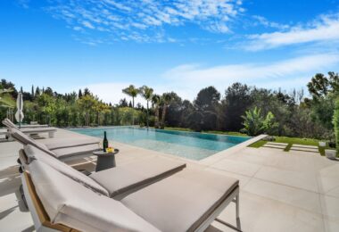 Na południe od willi w prestiżowej społeczności, Villas Del Marquez, na Marbella's Golden Mile