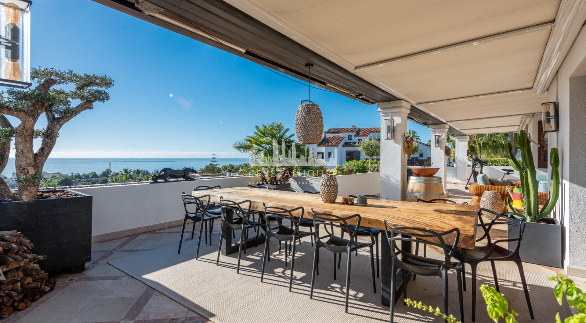 Niesamowity penthouse nad miastem Marbella; idealny do gotowania, degustacji win i rozrywki!