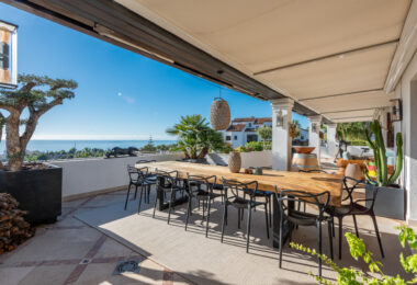 Niesamowity penthouse nad miastem Marbella; idealny do gotowania, degustacji win i rozrywki!