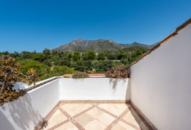 Niesamowity penthouse nad miastem Marbella; idealny do gotowania, degustacji win i rozrywki!