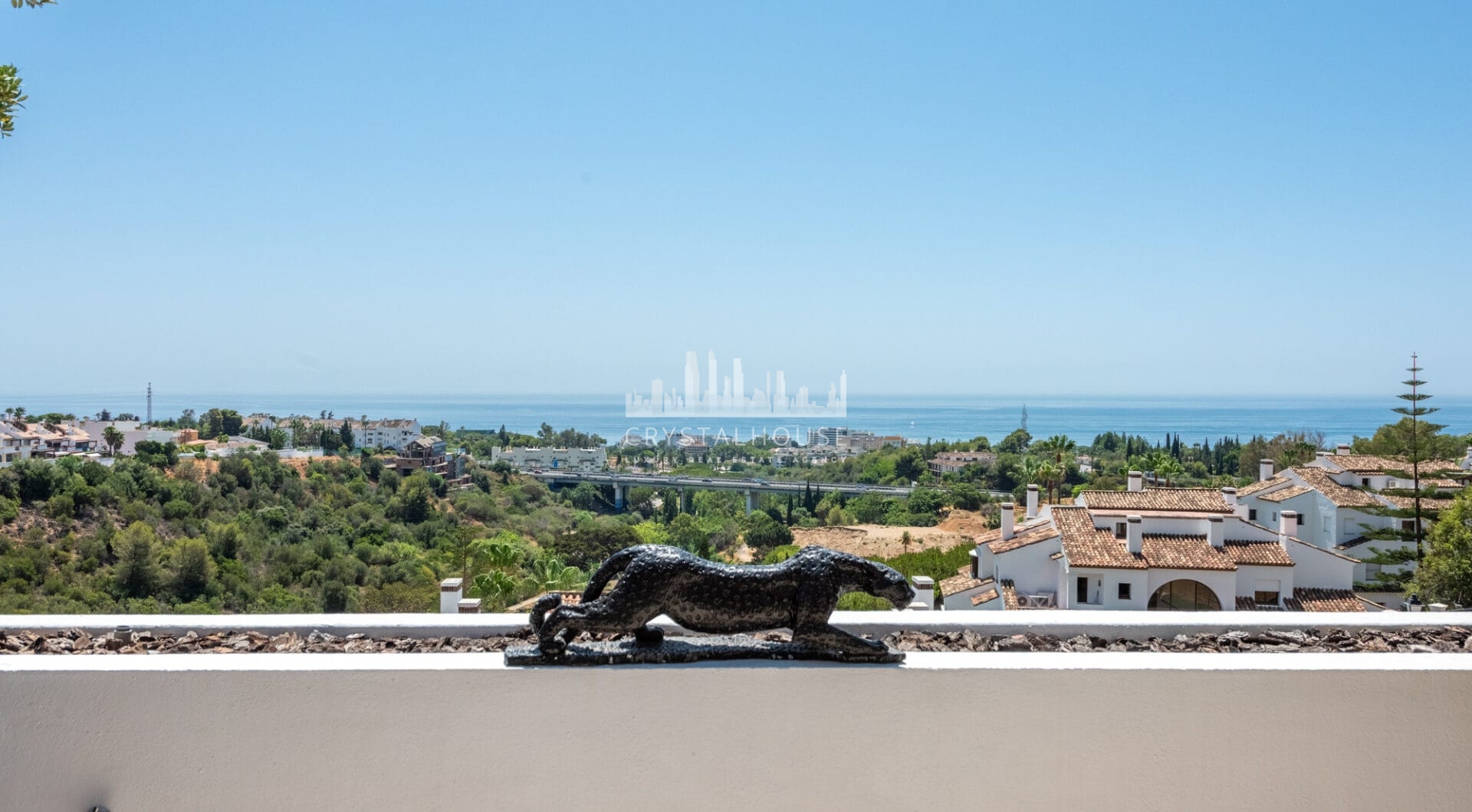 Niesamowity penthouse nad miastem Marbella; idealny do gotowania, degustacji win i rozrywki!