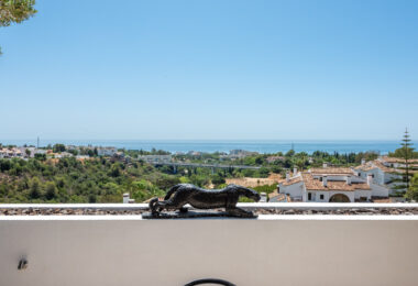 Niesamowity penthouse nad miastem Marbella; idealny do gotowania, degustacji win i rozrywki!