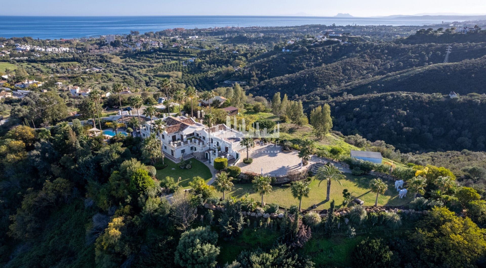 Amazing i unikalna posiadłość na szczycie wzgórza trwa tylko 3 minuty od plaży Laguna w pobliżu centrum Estepona!