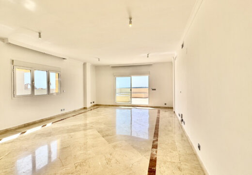 Luxurious Unfurnished apartment with parking space and storage room for long term rental in Urb. San Roque Club