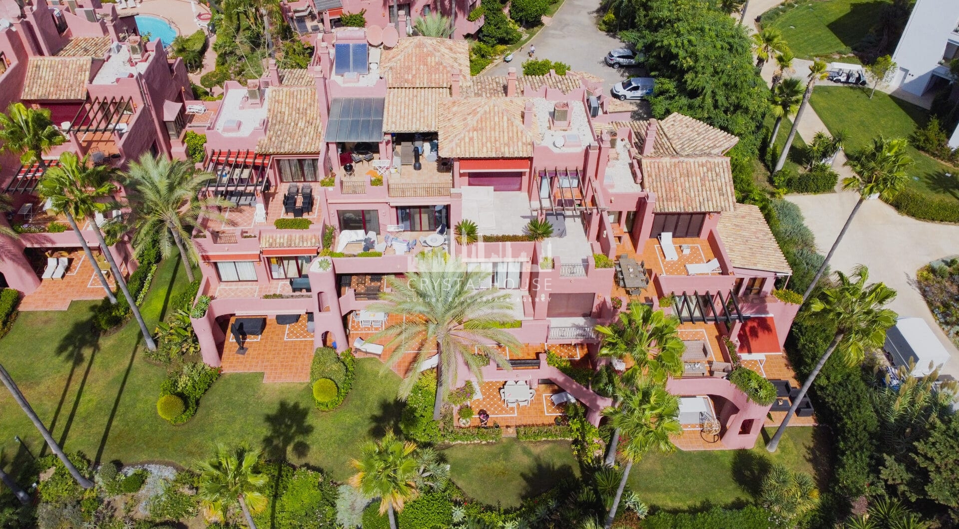 Naciśnięte dwie sypialnie, frontowe mieszkanie na plaży, zlokalizowane w luksusowej miejscowości Menara Beach, Estepona.