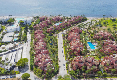 Naciśnięte dwie sypialnie, frontowe mieszkanie na plaży, zlokalizowane w luksusowej miejscowości Menara Beach, Estepona.