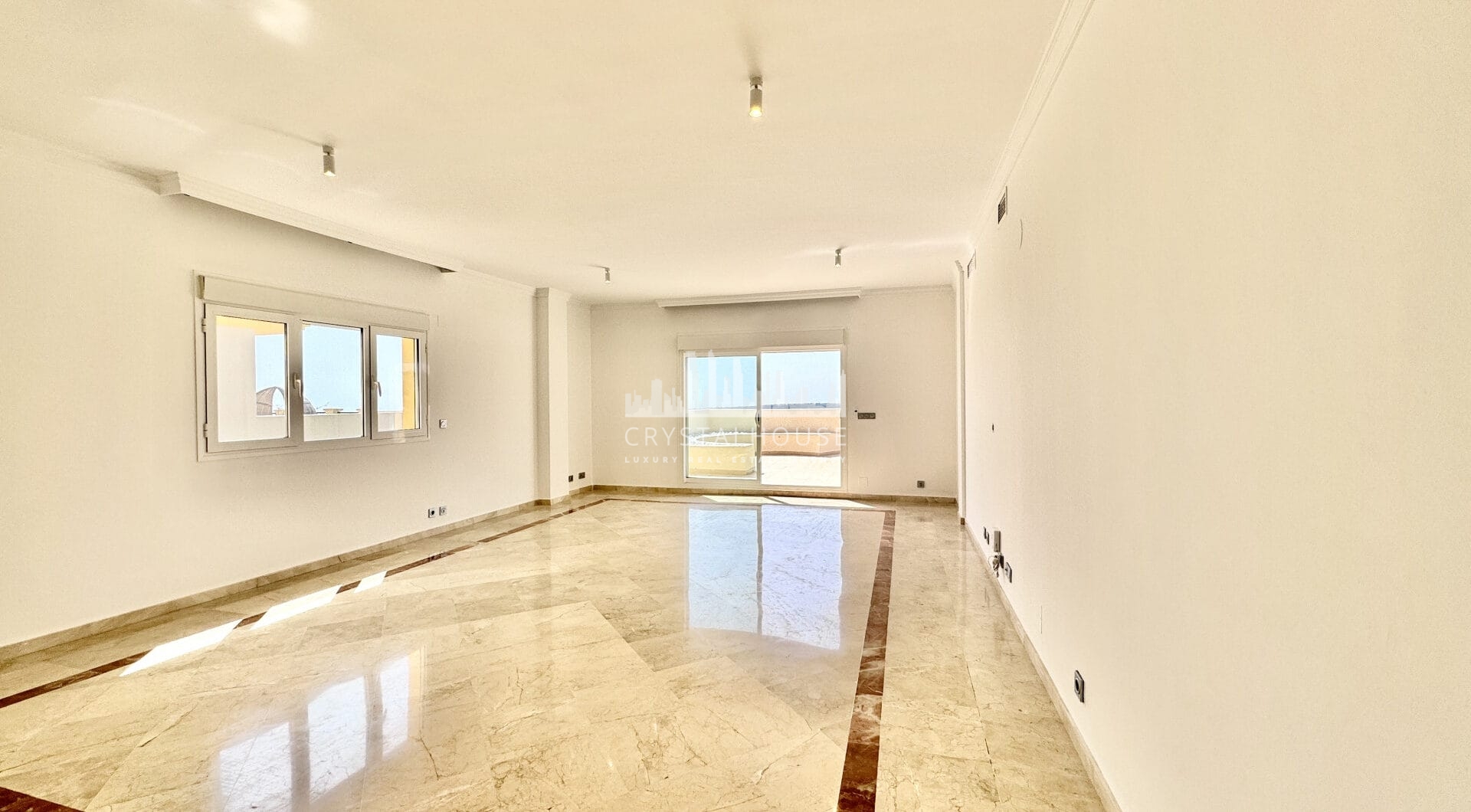 Luxurious Unfurnished apartment with parking space and storage room for long term rental in Urb. San Roque Club