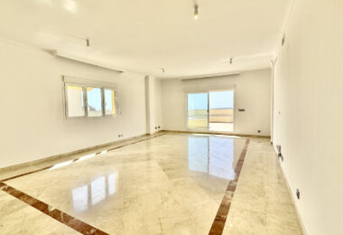 Luxurious Unfurnished apartment with parking space and storage room for long term rental in Urb. San Roque Club