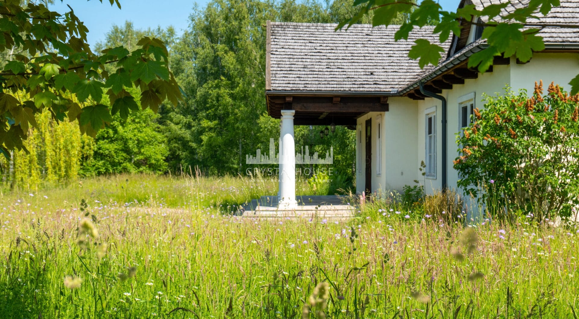 Jedyny tak wyjątkowy dwór pod Warszawą