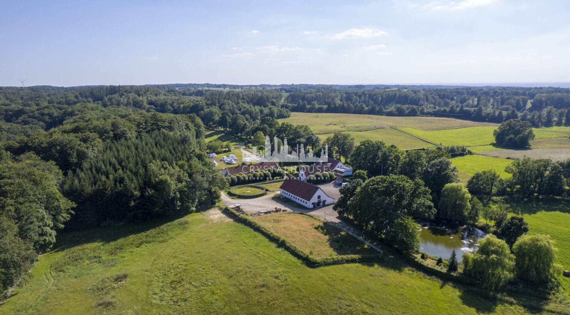 Luksusowa Posiadłość z Stadniną Koni