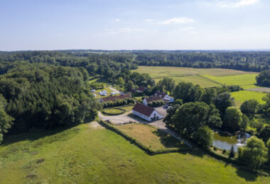 Luksusowa Posiadłość z Stadniną Koni