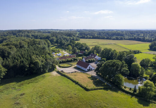 Luksusowa Posiadłość z Stadniną Koni