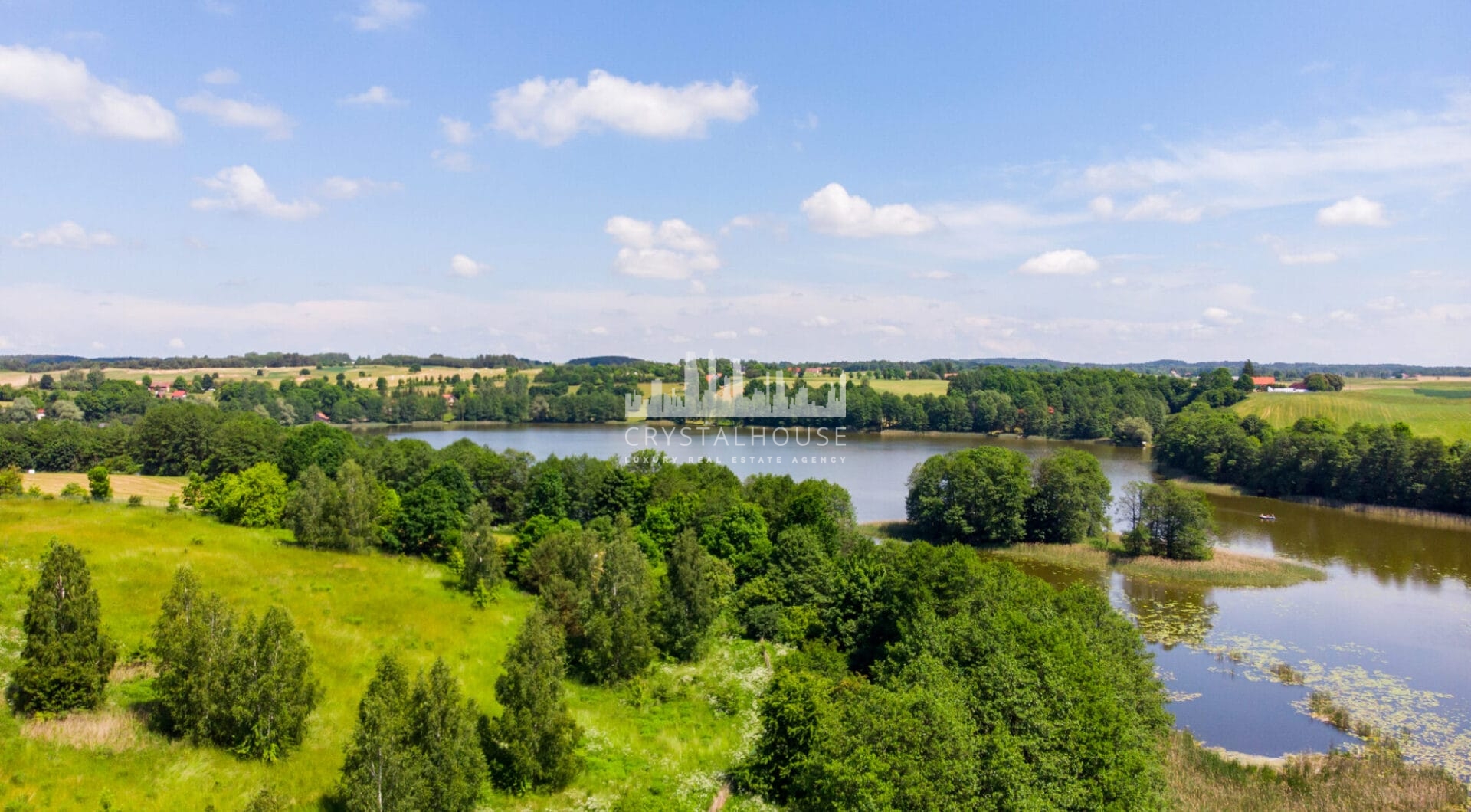 Dom w stylu śródziemnomorskim nad jeziorem Mazury