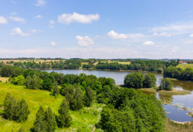 Dom w stylu śródziemnomorskim nad jeziorem Mazury