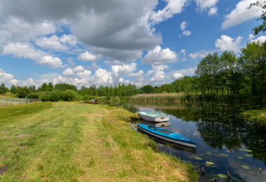 Dom w stylu śródziemnomorskim nad jeziorem Mazury