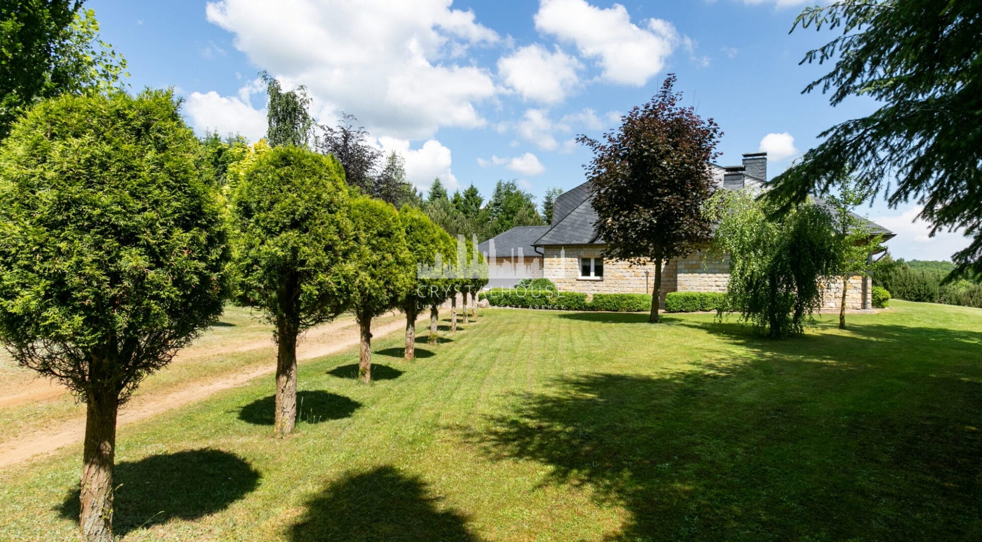 Dom w stylu śródziemnomorskim nad jeziorem Mazury