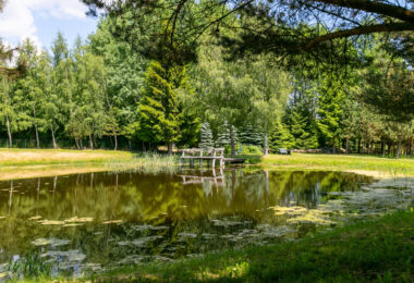 Dom w stylu śródziemnomorskim nad jeziorem Mazury