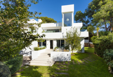 Nowoczesny luksus w Dolnej Nueva Andalucía - Must-See Villa!