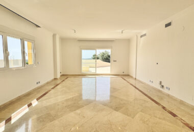 Luxurious Unfurnished apartment with parking space and storage room for long term rental in Urb. San Roque Club