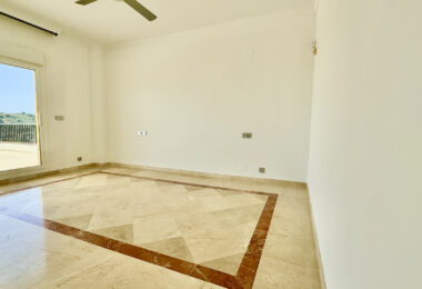 Luxurious Unfurnished apartment with parking space and storage room for long term rental in Urb. San Roque Club