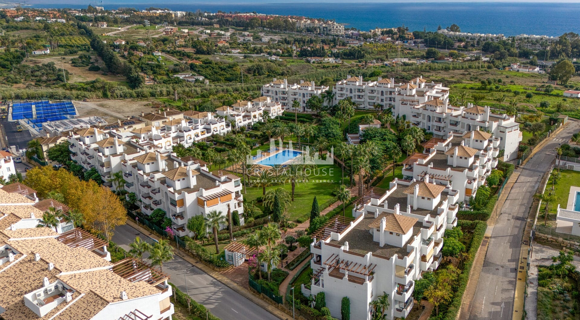 Jasny i przestronny apartament dwupokojowy położony w Selwo Hills, Estepona.