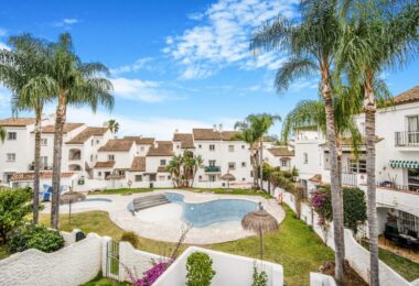 Impeccably zreformował dwie sypialniowe mieszczące się w mieszkaniu El Paraiso, Estepona