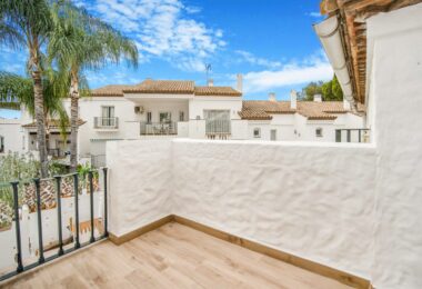 Impeccably zreformował dwie sypialniowe mieszczące się w mieszkaniu El Paraiso, Estepona